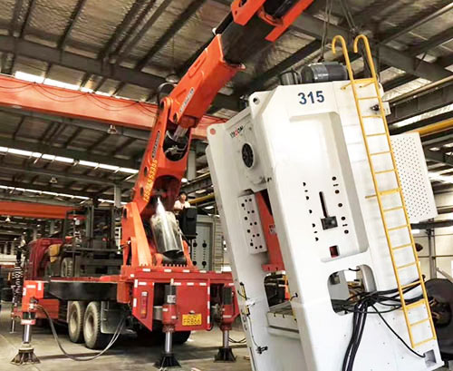 常州钟楼附近随车吊出租，轻松解决运输难题