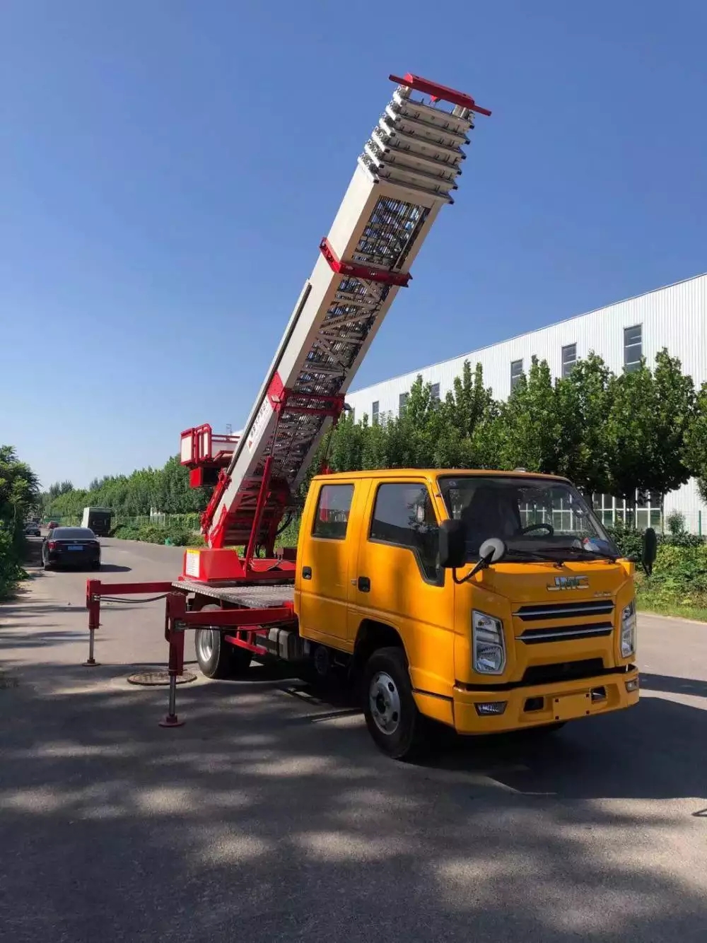 常州钟楼附近的云梯车出租服务：轻松解决高空作业需求