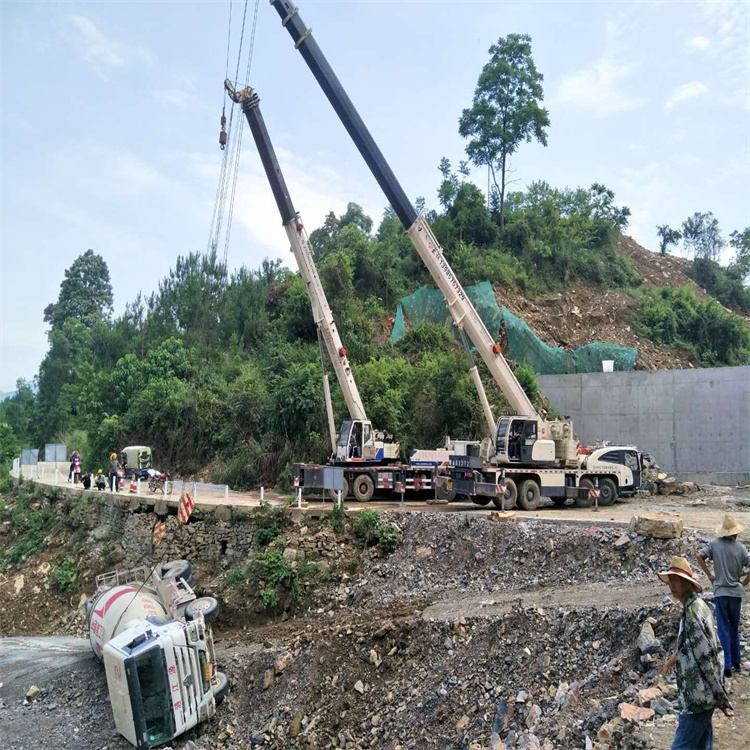 常州钟楼汽车掉沟里叫吊车救援要多少钱